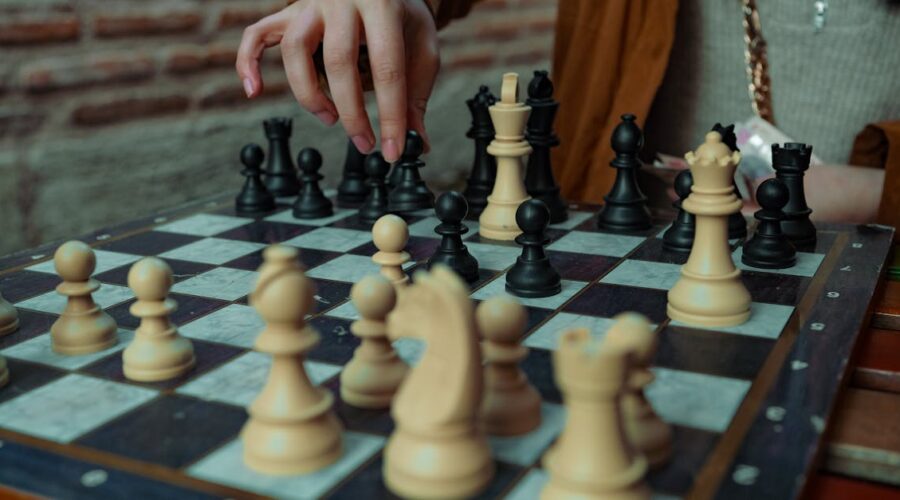découvrez la position du cavalier dans le jeu d'échecs : stratégie, techniques et conseils pour maîtriser cet essentiel de l'art du jeu. optimisez vos compétences et devenez un joueur accompli en explorant les subtilités de cette position fascinante.