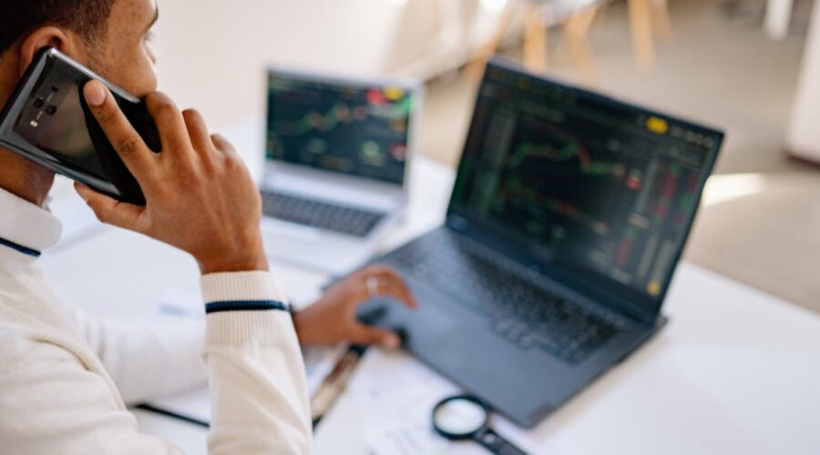 découvrez l'analyse approfondie de la performance équestre avec notre guide sur le horse back analysis. apprenez à optimiser l'entraînement de votre cheval grâce à des techniques innovantes et des stratégies efficaces pour atteindre vos objectifs équestres.