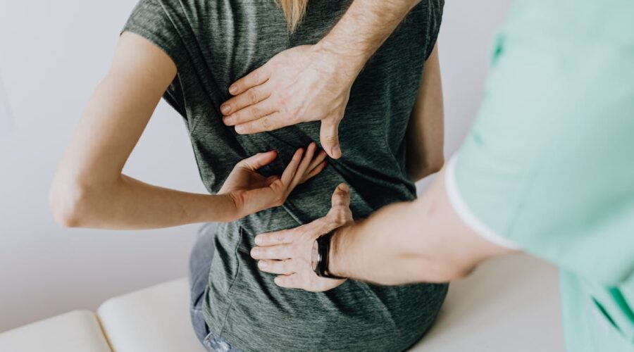 découvrez des conseils et des solutions efficaces pour soulager les douleurs dorsales. apprenez les causes, les traitements et les exercices qui peuvent améliorer votre bien-être au quotidien.