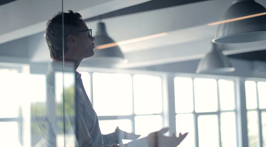 découvrez l'art du management, une discipline essentielle pour diriger efficacement une équipe, optimiser les performances et atteindre les objectifs organisationnels. apprenez les meilleures pratiques, les styles de leadership et les stratégies pour motiver vos collaborateurs et favoriser une ambiance de travail productive.