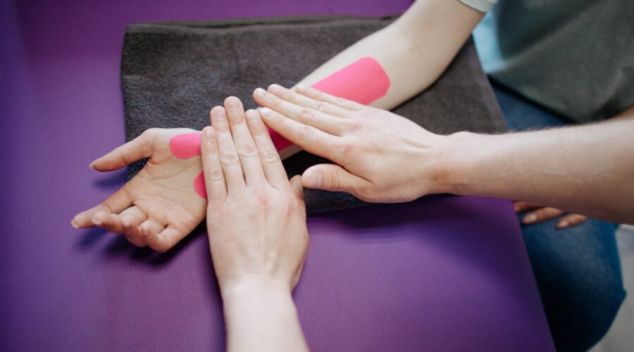 découvrez ce que sont les pressure points, leur localisation sur le corps et comment ils sont utilisés en médecine, bien-être ou arts martiaux pour soulager la douleur ou améliorer la santé.
