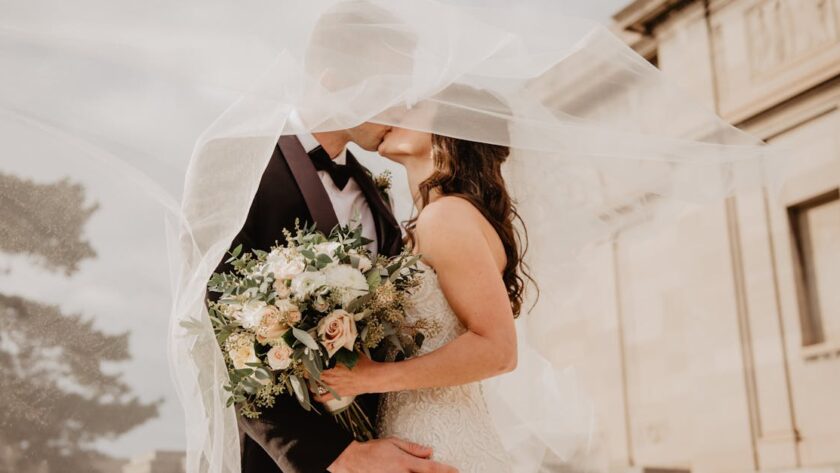 découvrez ce qu'est le kissing spine, une affection vertébrale touchant principalement les chevaux, ses causes, symptômes, diagnostics et solutions pour une meilleure gestion de la douleur et du bien-être équin.