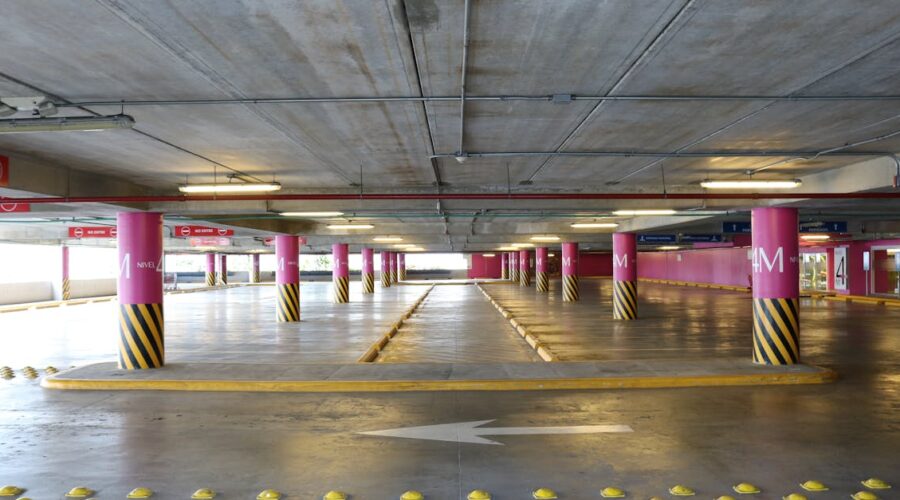 trouvez facilement une place de parking sécurisée près de chez vous ou de votre destination. comparez les tarifs, réservez en ligne et profitez d’un stationnement pratique et économique pour tous vos besoins.