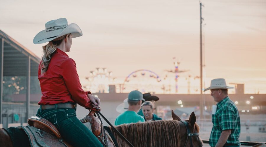 découvrez tout ce qu'il faut savoir sur la selle western : caractéristiques, avantages, utilisation pour l'équitation western et conseils pour choisir le modèle idéal selon votre cheval et votre discipline.