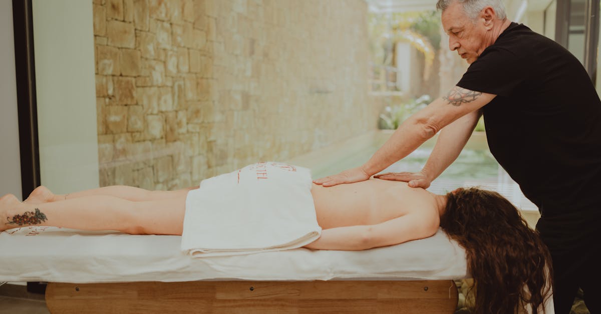 formation professionnelle en massage équin pour améliorer la santé et le bien-être des chevaux grâce à des techniques de massage spécialisées.