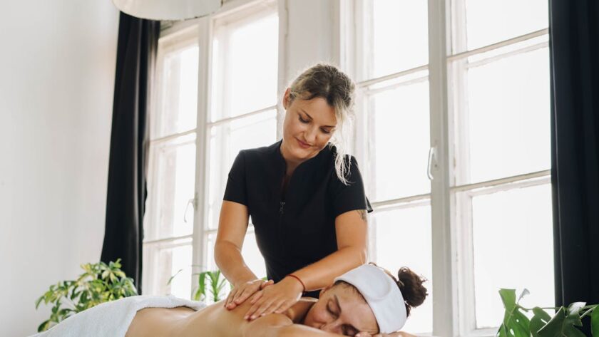 formation en massage équin : apprenez les techniques professionnelles pour soulager et détendre les chevaux, améliorer leur bien-être et optimiser leurs performances.