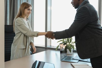 découvrez nos opportunités de carrière et rejoignez une équipe dynamique pour développer votre potentiel professionnel.