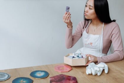 découvrez la décoration en résine jesmonite, alliant design moderne et matériaux durables pour des créations uniques et élégantes.