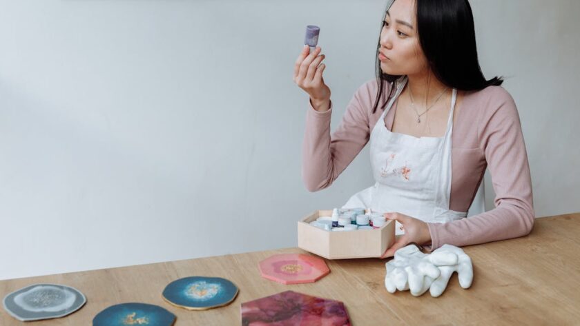découvrez la décoration en résine jesmonite, alliant design moderne et matériaux durables pour des créations uniques et élégantes.