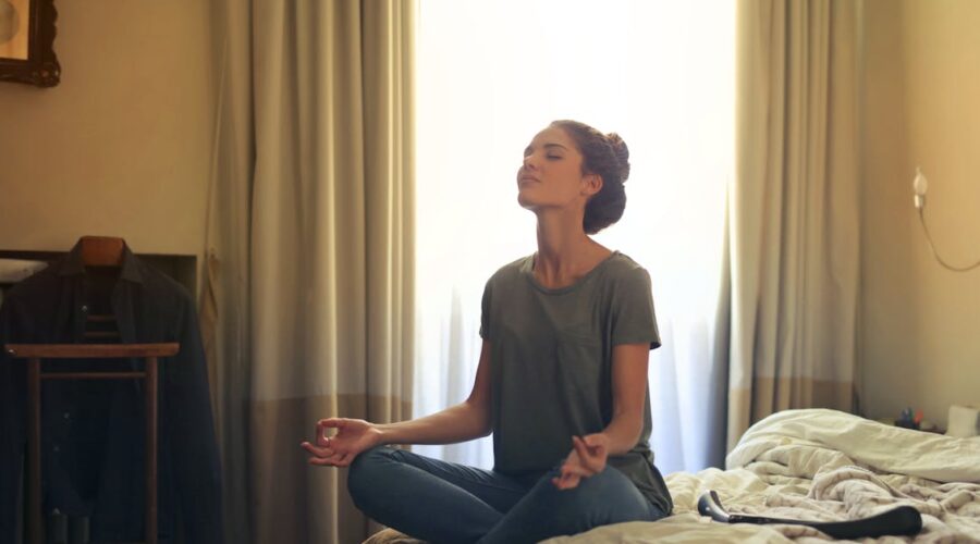découvrez des techniques de relaxation efficaces pour apaiser votre esprit et réduire le stress au quotidien.