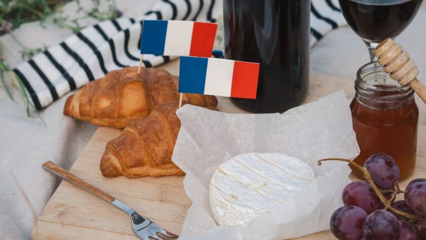 découvrez la richesse de la gastronomie française, ses saveurs authentiques, ses recettes traditionnelles et ses spécialités régionales incontournables.