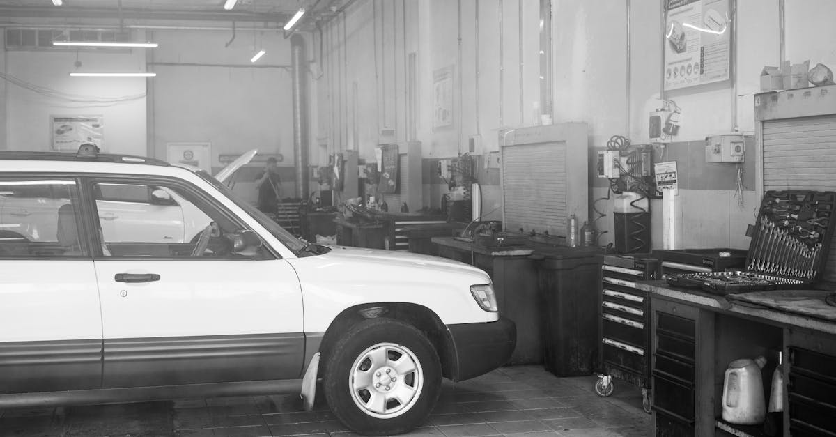 découvrez nos services complets d'entretien de véhicule et d'assurance pour assurer la sécurité et la performance de votre voiture au quotidien.