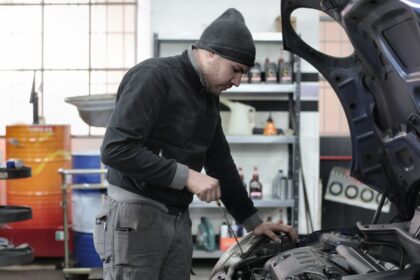 découvrez nos services complets de maintenance automobile et d'assurance pour protéger et entretenir votre véhicule en toute sérénité.