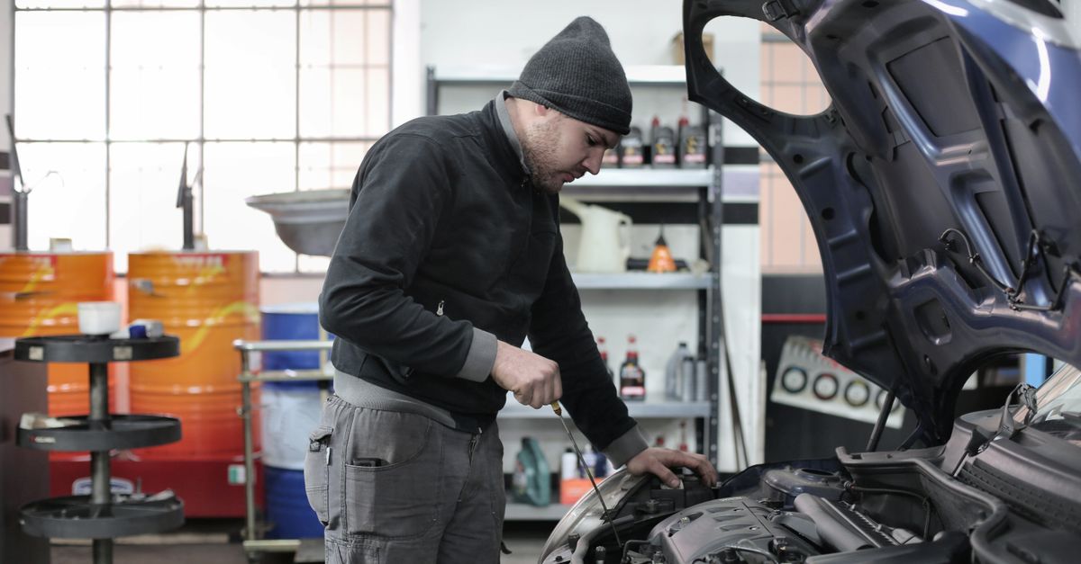 découvrez nos services complets de maintenance automobile et d'assurance pour protéger et entretenir votre véhicule en toute sérénité.